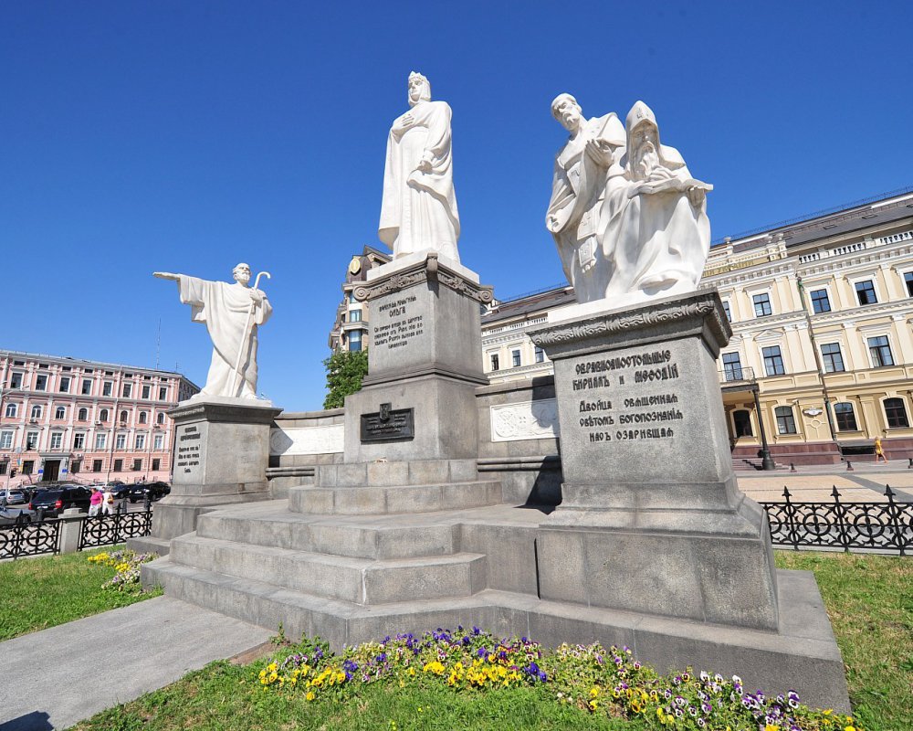 Памятник княгине Ольге в Киеве